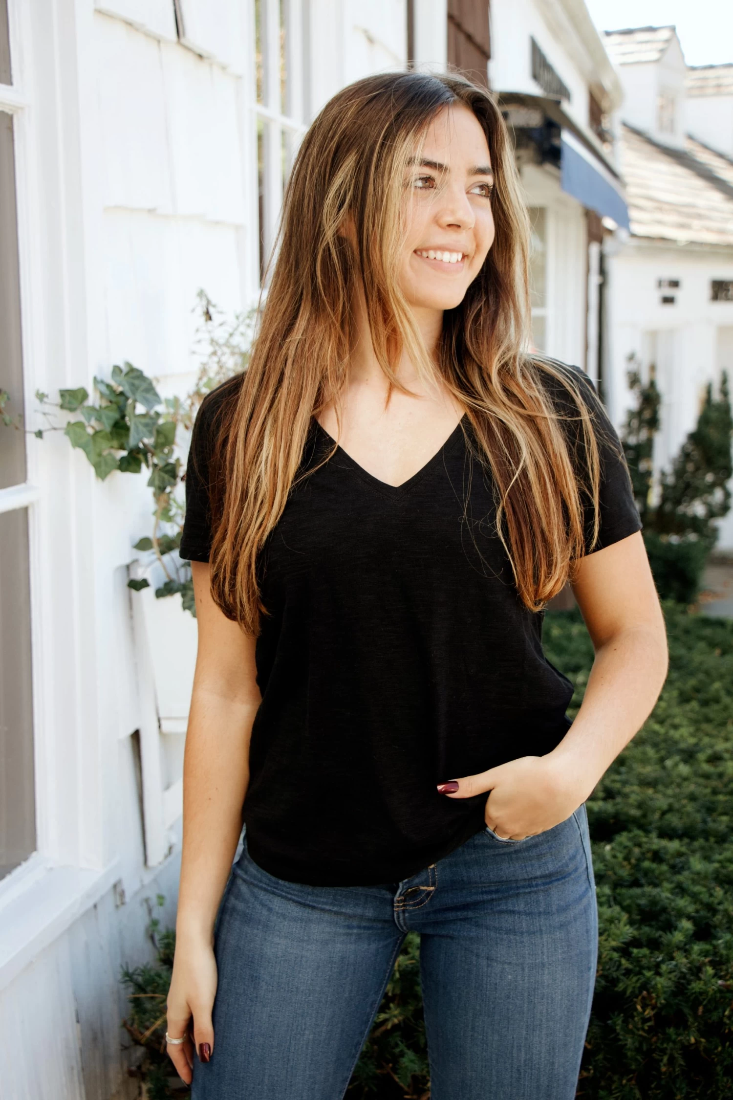 V-Neck Back Seam Tee In Black - Image 2